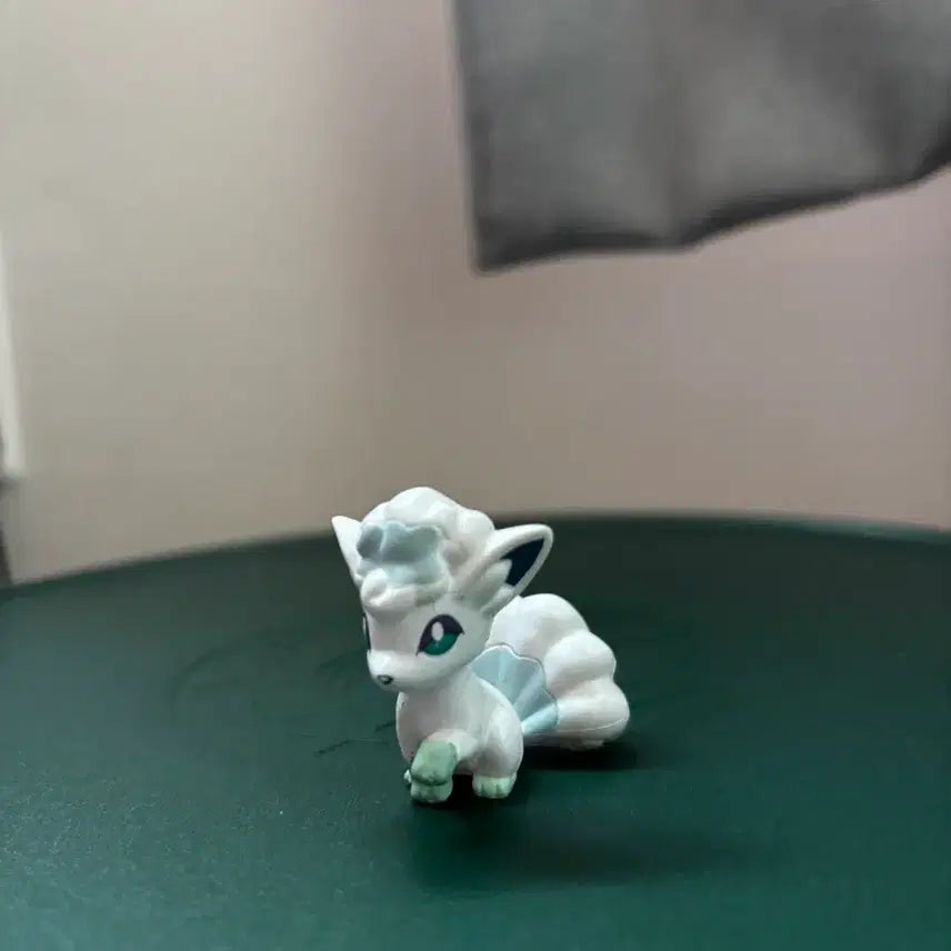 [BUNJANG] Pokemon Moncolle Alolan Vulpix Vintage Figure / 포켓몬 몬코레 몬콜레 알로라 식스테일 고전 피규어 가챠