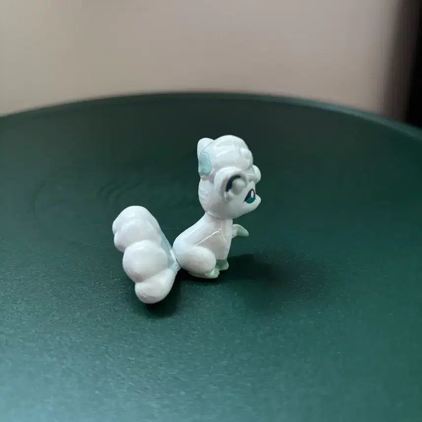 [BUNJANG] Pokemon Moncolle Alolan Vulpix Vintage Figure / 포켓몬 몬코레 몬콜레 알로라 식스테일 고전 피규어 가챠