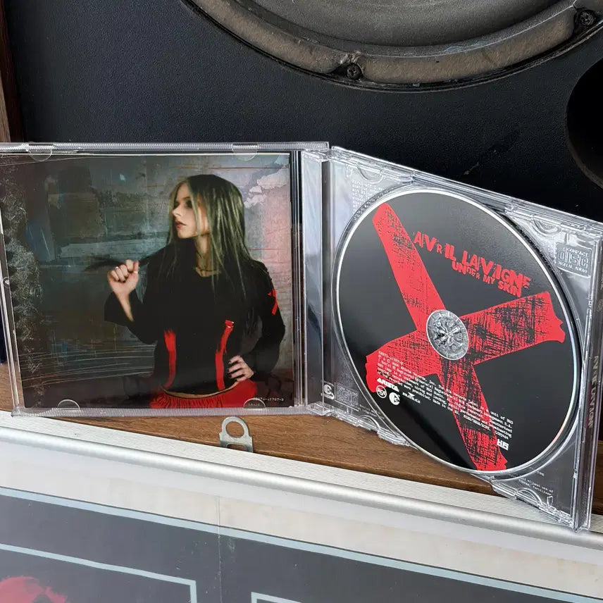 [BUNJANG] Avril Lavigne Under My Skin CD / 에이브릴 라빈 under my skin cd