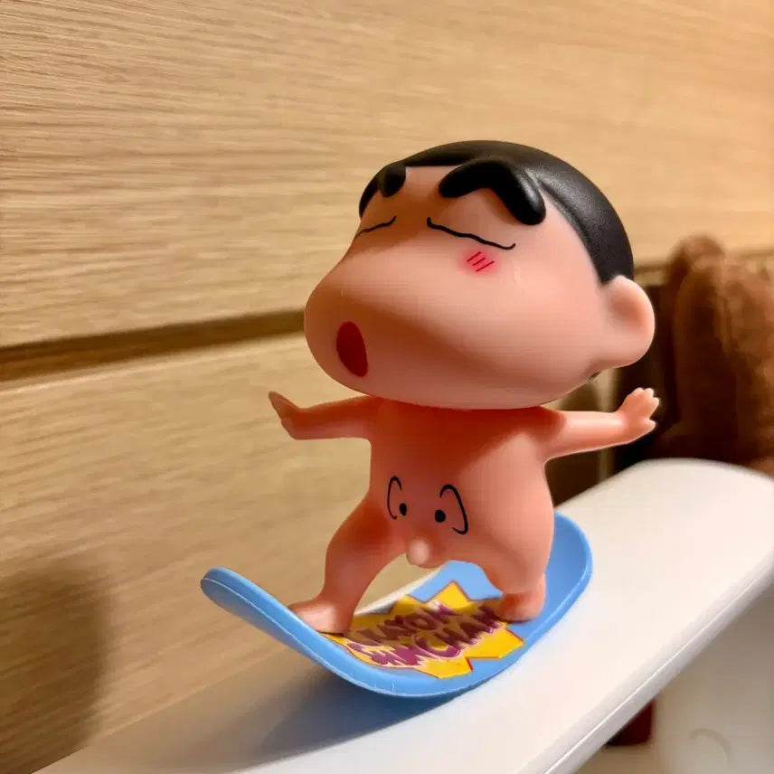 [BUNJANG] Crayon Shin-chan Elephant Surfing Figure / 짱구 피규어 코끼리 서핑보드