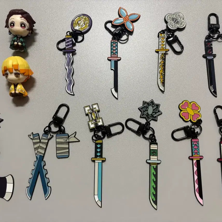 [BUNJANG] Demon Slayer Nichirin Blade Keychain &amp; Figure Set / 귀멸의 칼날 일륜도 키링 10종과 피규어 세트