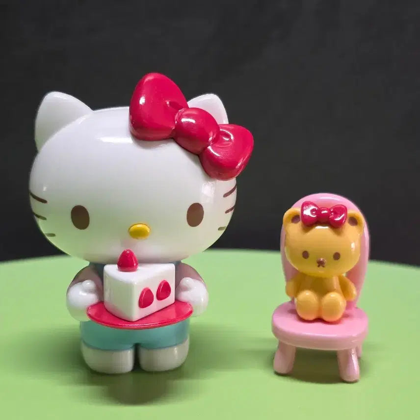 [BUNJANG] Sanrio Hello Kitty 50th Anniversary Daily Life Series Figure (Display Item) / 산리오 헬로키티 50주년 기념 데일리라이프 시리즈 피규어