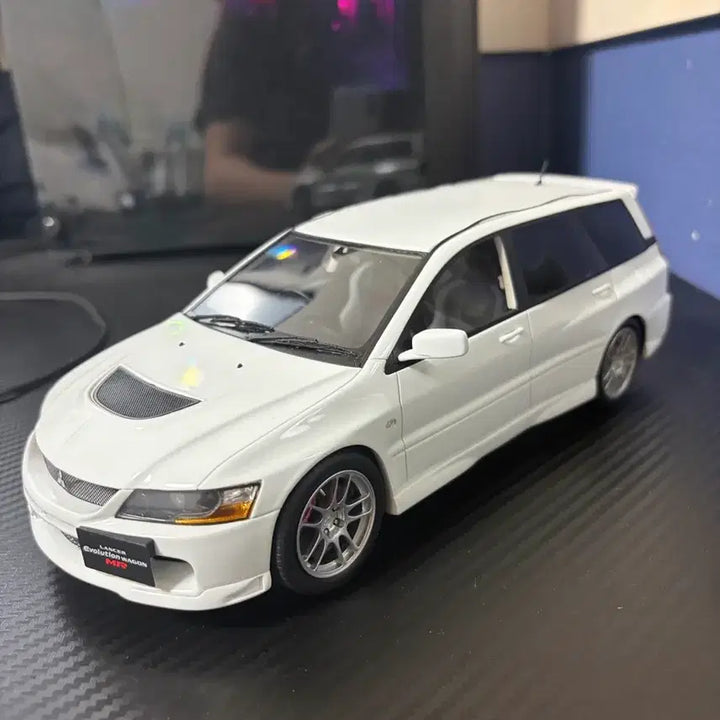 [BUNJANG] 1:18 Mitsubishi Lancer Evolution Wagon Diecast Model / 1:18 미쓰비시 랜서 에볼루션 왜건 다이캐스트 팝니다