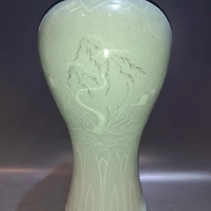 [BUNJANG] Celadon Inlaid Dragon and Cloud Motif Porcelain Vase / 청자 상감 류수문 도자기
