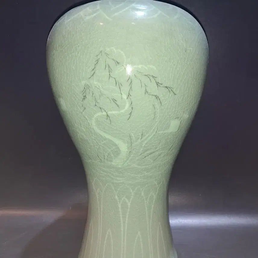 [BUNJANG] Celadon Inlaid Dragon and Cloud Motif Porcelain Vase / 청자 상감 류수문 도자기