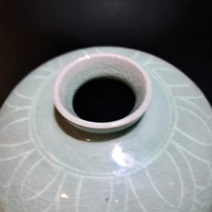 [BUNJANG] Celadon Inlaid Dragon and Cloud Motif Porcelain Vase / 청자 상감 류수문 도자기