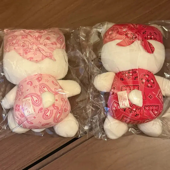 [BUNJANG] Hello Kitty Paisley Bandana Plush Doll / 반다나 페이즐리 헬로키티 인형