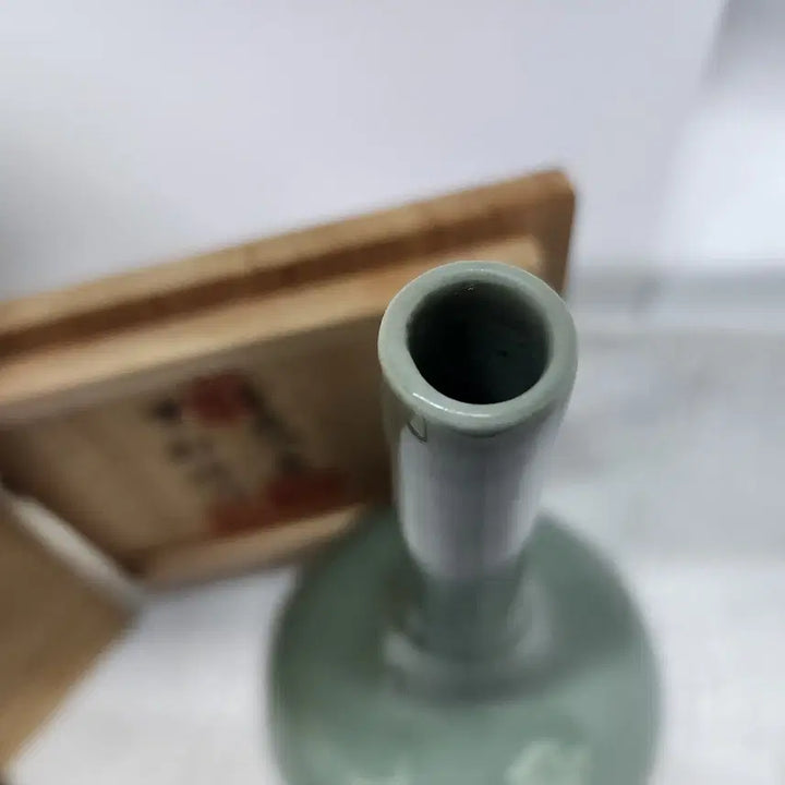 [BUNJANG] Songnam Shin Sang-ho Celadon Porcelain Vase / 송남 신상호 청자 도자기 화병