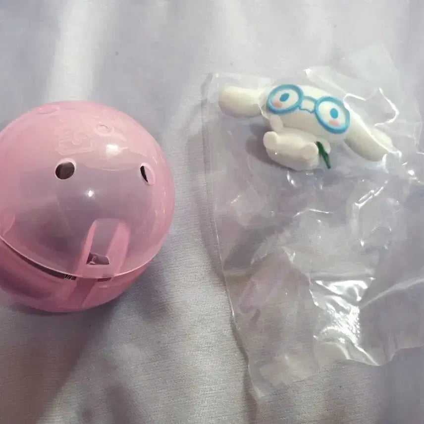[BUNJANG] Sanrio Cinnamoroll Glasses Figure Capsule Toy / 산리오 시나모롤 안경 피규어 캡슐토이