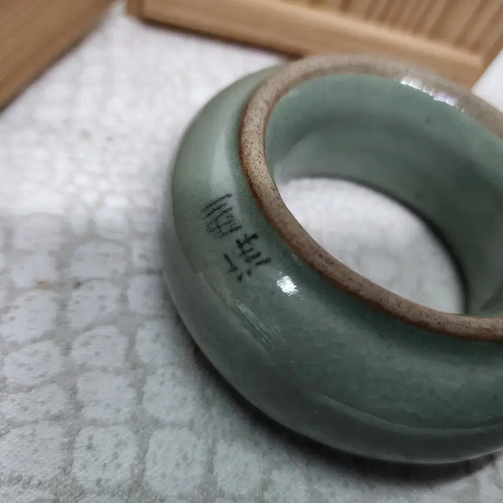 [BUNJANG] Haegang Yu Geun-hyung Celadon Porcelain Twist Inkstone / 해강 유근형 청자 도자기 꽈배기 연적