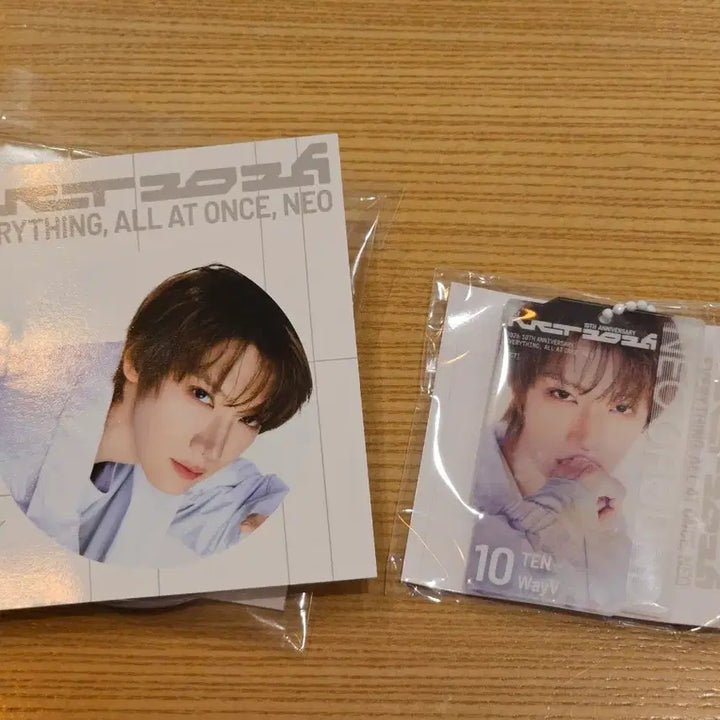 [BUNJANG] NCT WayV Ten Lenticular Keyring + Mission Badge / 엔시티 NCT 팝업 WayV 웨이션브이 텐 렌티큘러 키링 + 미션 뱃지
