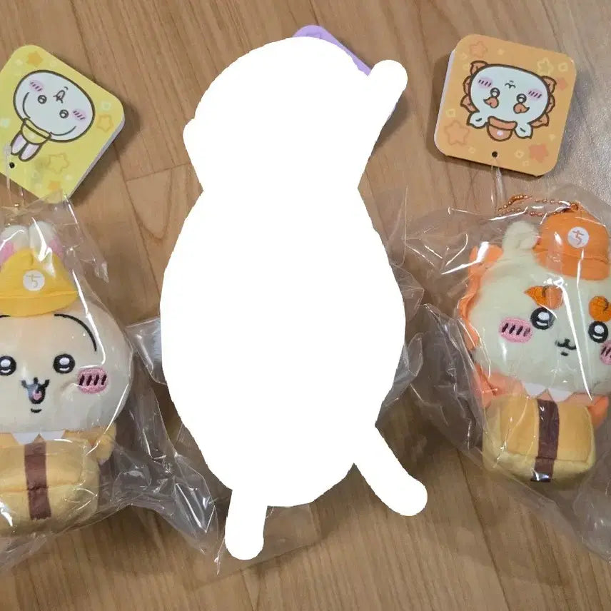 [BUNJANG] Chiikawa Delivery Worker Mascot Keychain (Usagi, Kani) / 치이카와 택배 택배원 마스코트 키링 (우사기, 카니)