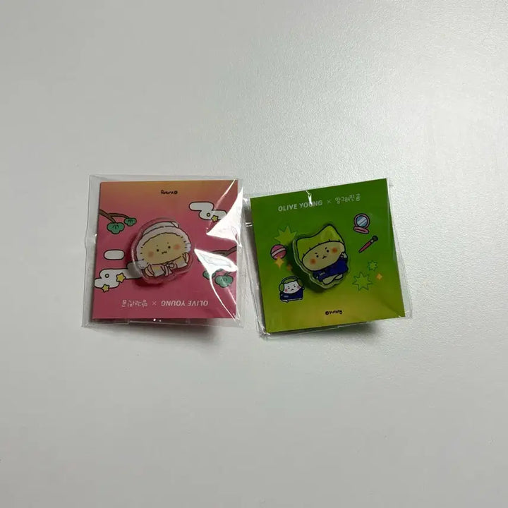[BUNJANG] Manggeureunjigom (Squashed Bear) Badge Set (2 pcs) / 올리브영 망그러진곰 뱃지 2개