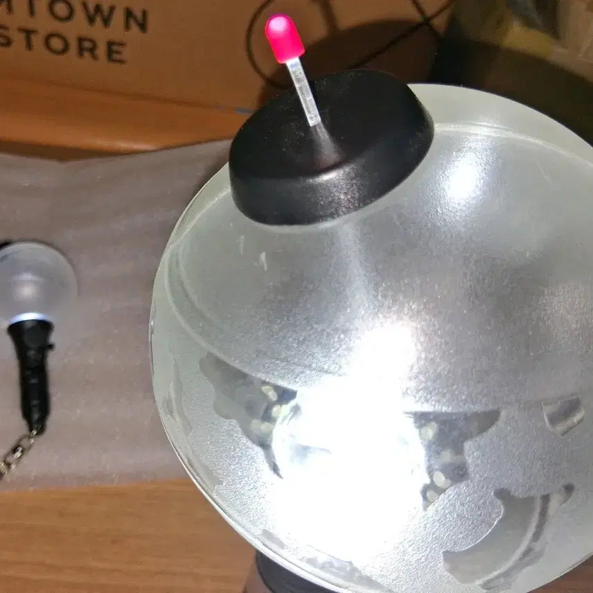 [BUNJANG] BTS Official Lightstick Army Bomb &amp; Keyring Set / 방탄공식응원봉 1 &amp;키링 1  army bomb&amp; key ring 1st