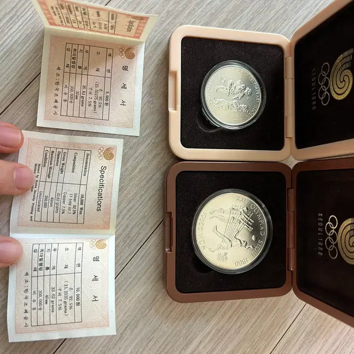 [BUNJANG] 1988 Seoul Olympics Commemorative Coins - 10,000 Won Silver Coin, 5,000 Won Silver Coin (with Certificate) / 1988 서울올림픽 기념주화 10000원 은화, 5000원 은화(보증서0