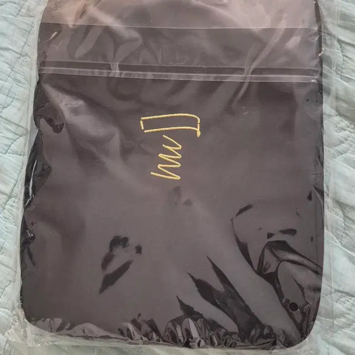 [BUNJANG] Sealed Black Embroidered Logo Tablet Pouch / 미개봉) 깔끔한 태블릿 패드 파우치 블랙 자수 로고