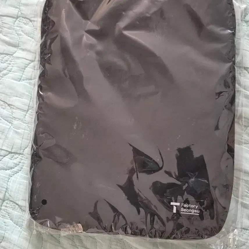 [BUNJANG] Sealed Black Embroidered Logo Tablet Pouch / 미개봉) 깔끔한 태블릿 패드 파우치 블랙 자수 로고