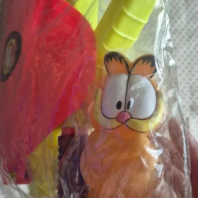 [BUNJANG] Rare Vintage Garfield Figure Water Gun / 희귀)고전 가필드 피규어 방패 물총