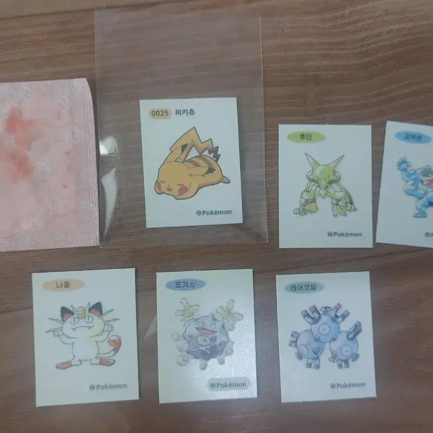 [BUNJANG] Pokemon 30th Anniversary Classic Sticker Pikachu + 5 Stickers / 30주년 클래식  포켓몬 띠부씰 피카츄 +5장
