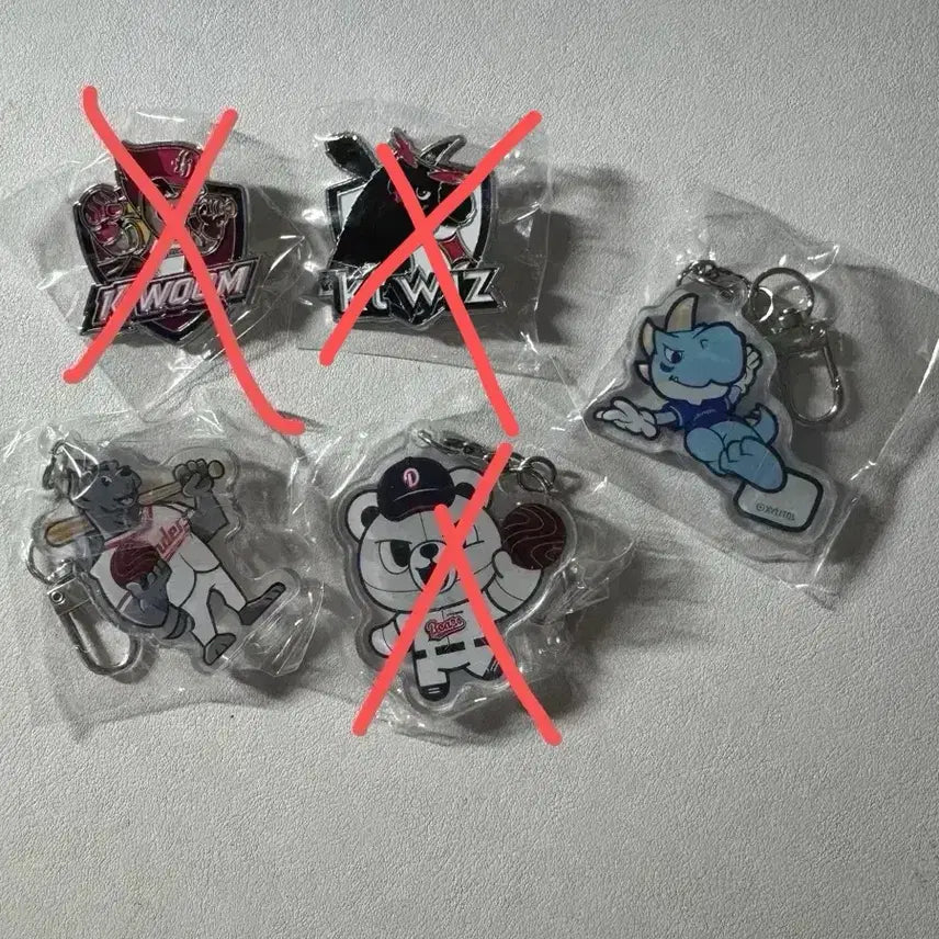 [BUNJANG] Lotte Wellfood KBO Collaboration Keychain &amp; Badge Set / 롯데웰푸드 KBO 키링 뱃지