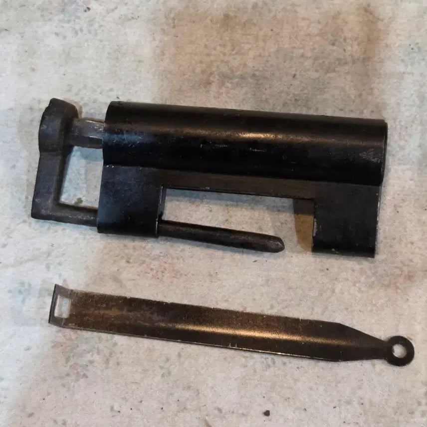 [BUNJANG] Antique Cast Iron Padlock / 오랜세월의 무쇠 자물통