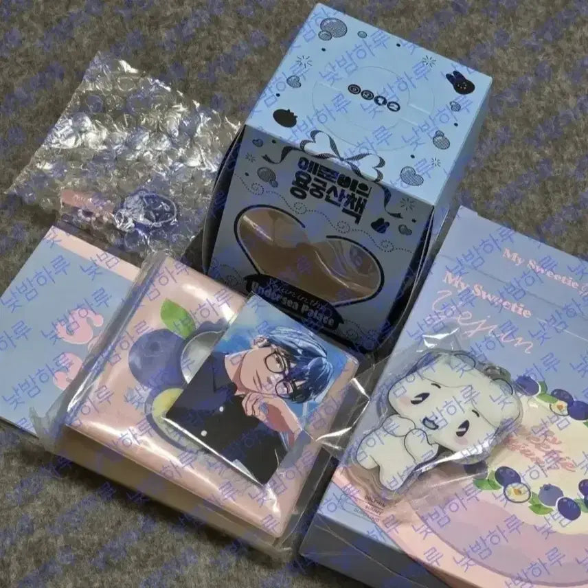 [BUNJANG] PLAVE Yejun Birthday Kit / Cake Box / Mmu Medihill Keyring / 플레이브 예준 생일키트/ 생일케이크박스/ 몌무 메디힐 키링