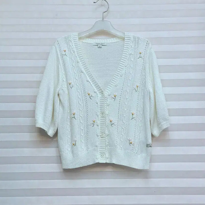 [BUNJANG] Thursday Island 24SS Floral Embroidered Cardigan / 써스데이아일랜드> 24ss 꽃자수 가디건 (325천원)