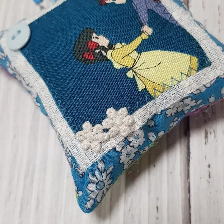 [BUNJANG] Handmade Anne of Green Gables Fabric Charm Bag Accessory / {핸드메이드} 빨강머리앤 원단 키링 가방 장식참 (블루)