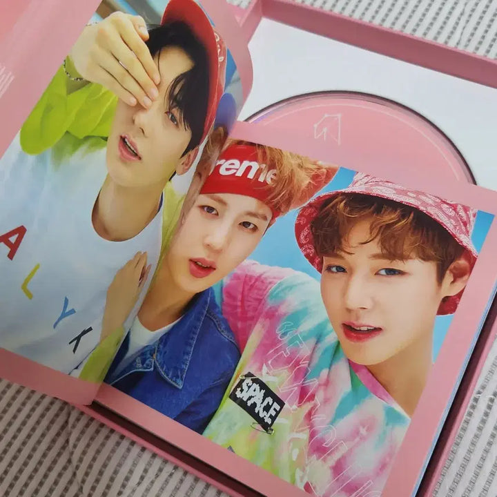 [BUNJANG] Wanna One To Be One Album Pink Version / 워너원 To Be One 앨범 핑크 ver.