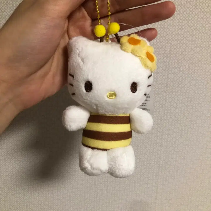 [BUNJANG] Sanrio Hello Kitty Bee Plush Keychain / 헬로키티 꿀벌 인형 키링