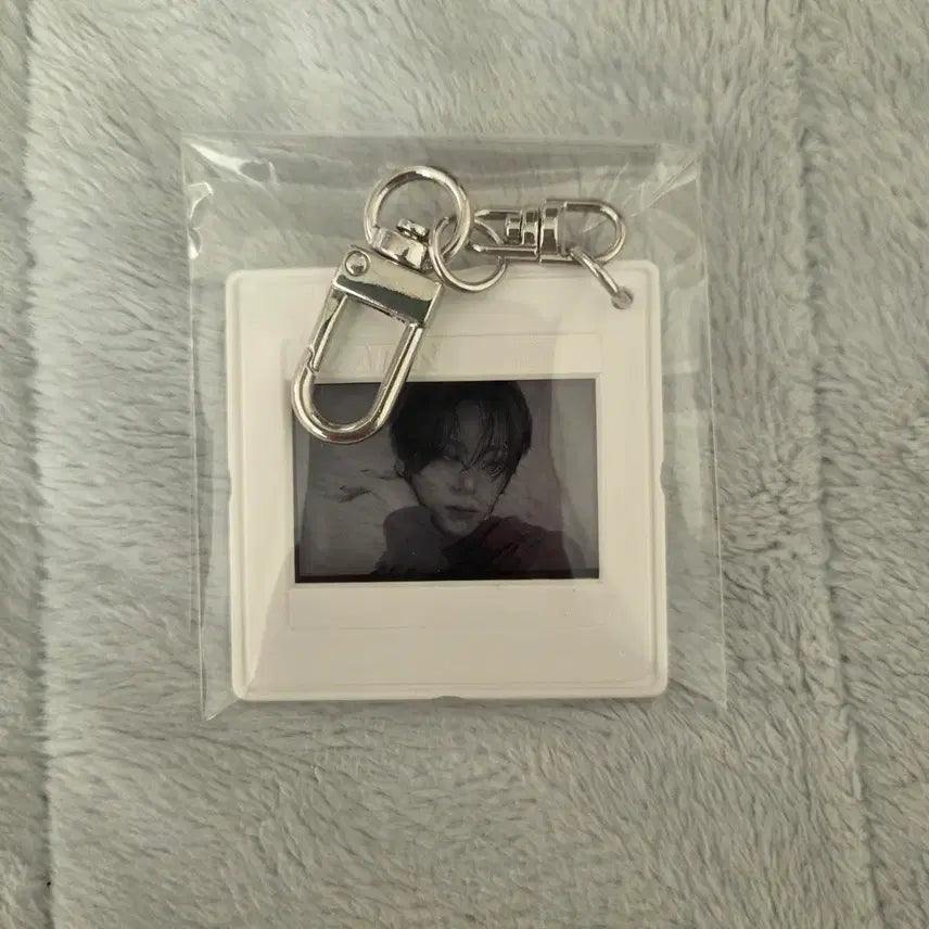 [BUNJANG] UXLVE Special Pack Film Keyring Haru / XLOV UXLXVE 엑스러브 언러브 스페셜팩 필름 키링 하루