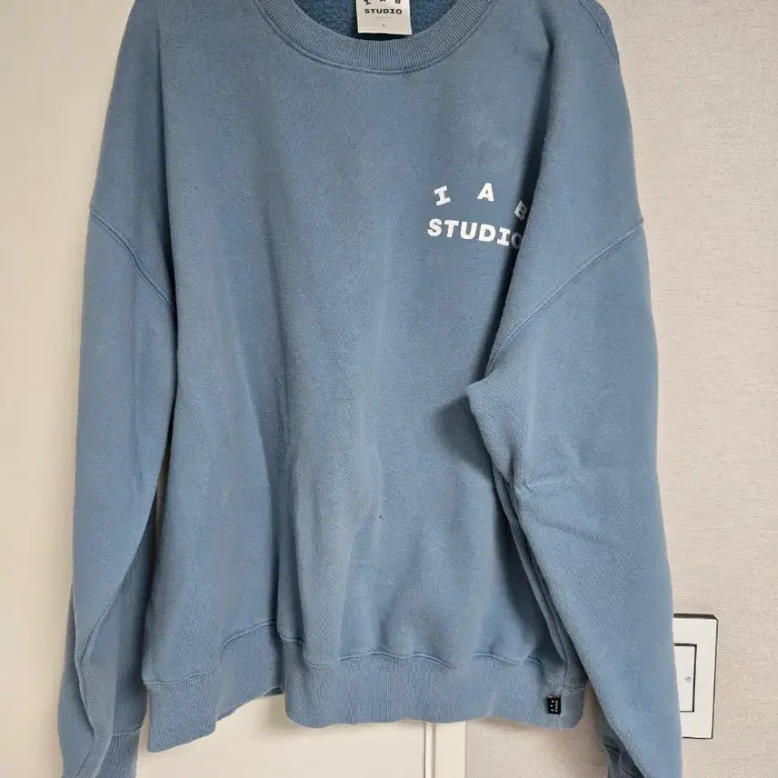 [BUNJANG] IAB Studio Crewneck Sweatshirt Sky Blue L / 아이앱 스튜디오 크루넥 스카이 블루 L사이즈팝니다