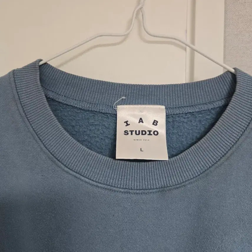 [BUNJANG] IAB Studio Crewneck Sweatshirt Sky Blue L / 아이앱 스튜디오 크루넥 스카이 블루 L사이즈팝니다