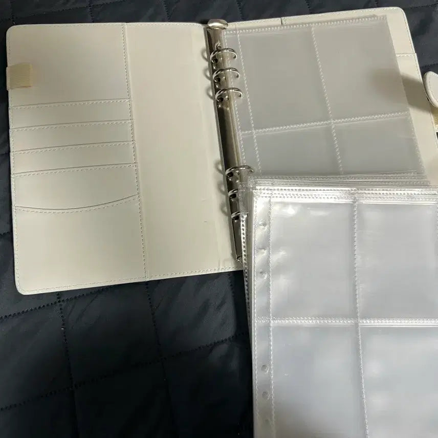 [BUNJANG] Macaron 6-Ring A5 Binder with 50 Single-Sided Sleeves / 마카롱 6공 A5 바인더 + 단면속지 50장 양도 판매