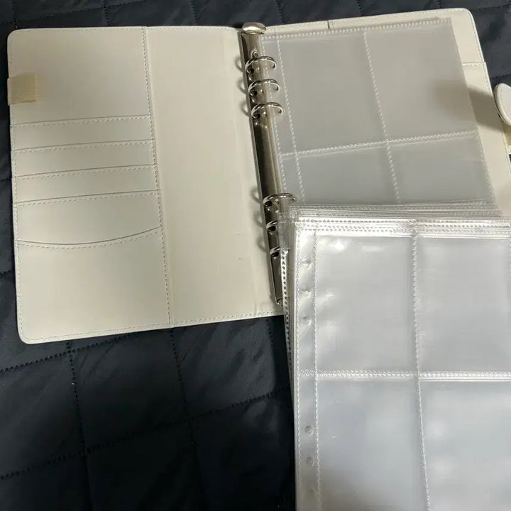 [BUNJANG] Macaron 6-Ring A5 Binder with 50 Single-Sided Sleeves / 마카롱 6공 A5 바인더 + 단면속지 50장 양도 판매