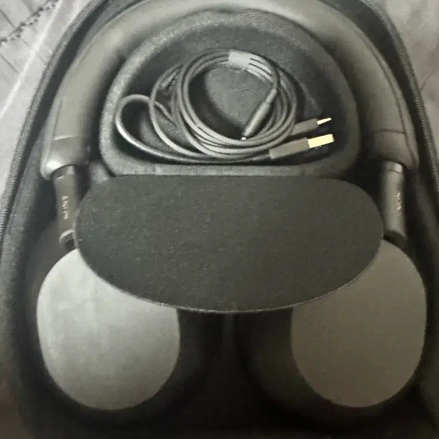 [BUNJANG] Sony WH-1000XM5 Headphones with Case / 소니 wh-1000xm5 블랙 헤드폰 케이스 포함