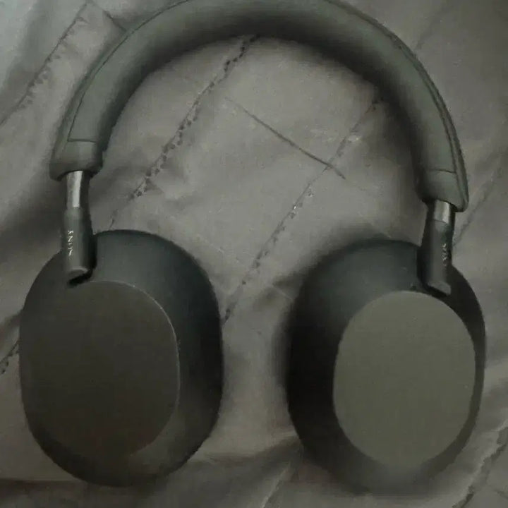 [BUNJANG] Sony WH-1000XM5 Headphones with Case / 소니 wh-1000xm5 블랙 헤드폰 케이스 포함