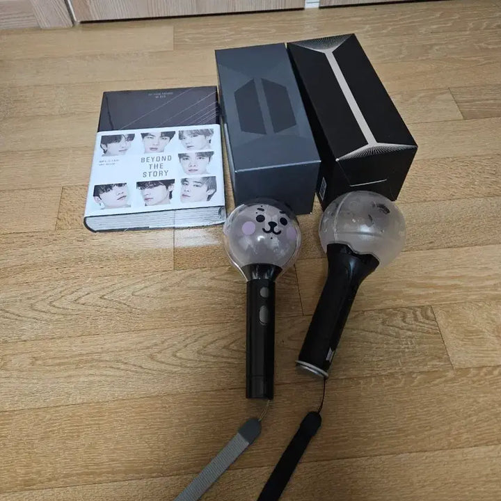 [BUNJANG] BTS Army Bomb Ver.3 &amp; Map of the Soul Photocard Bundle / 아미밤 2종, bts 비욘드 스토리 1권 일괄 판매
