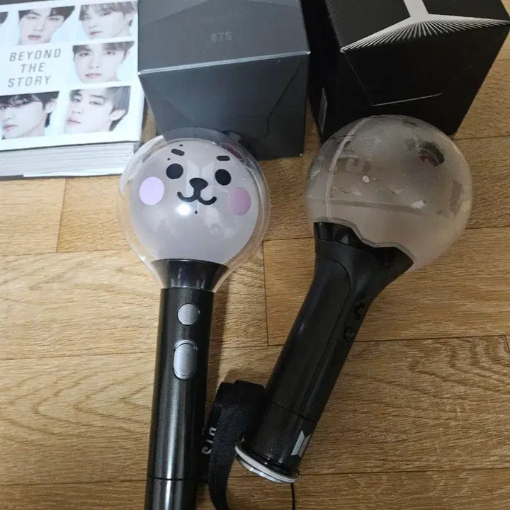 [BUNJANG] BTS Army Bomb Ver.3 &amp; Map of the Soul Photocard Bundle / 아미밤 2종, bts 비욘드 스토리 1권 일괄 판매
