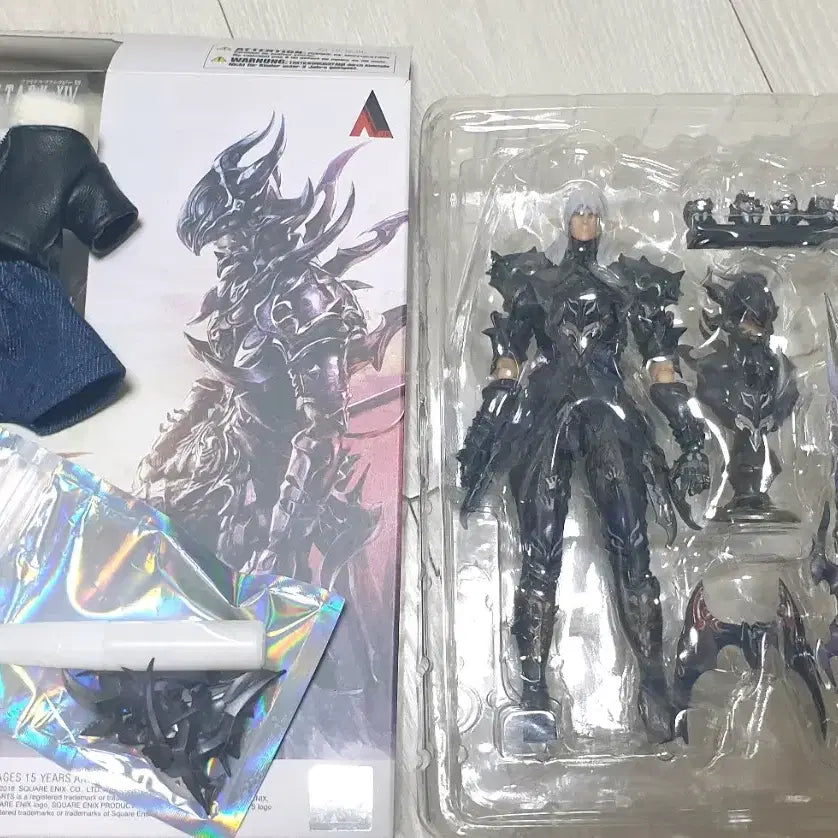 [BUNJANG] Final Fantasy XIV Estinien Figure with Custom Doll Clothes and Mini Soul Crystal / 파판14 에스티니앙 피규어 공식 ff14 하자있음 + 인형옷, 미니 소크