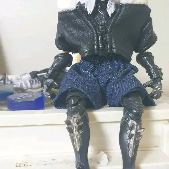 [BUNJANG] Final Fantasy XIV Estinien Figure with Custom Doll Clothes and Mini Soul Crystal / 파판14 에스티니앙 피규어 공식 ff14 하자있음 + 인형옷, 미니 소크