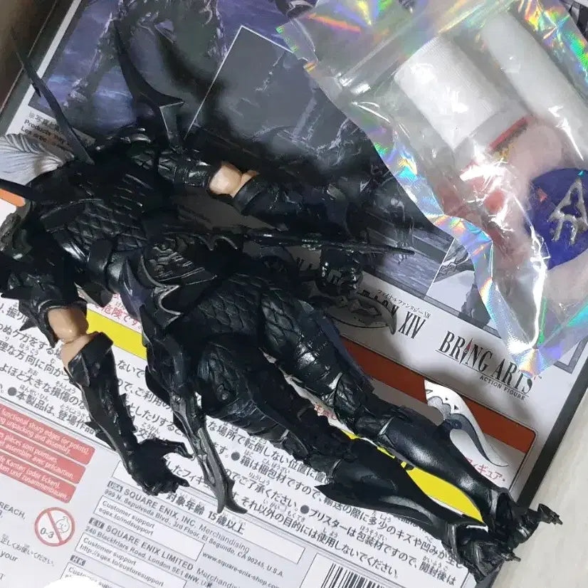 [BUNJANG] Final Fantasy XIV Estinien Figure with Custom Doll Clothes and Mini Soul Crystal / 파판14 에스티니앙 피규어 공식 ff14 하자있음 + 인형옷, 미니 소크