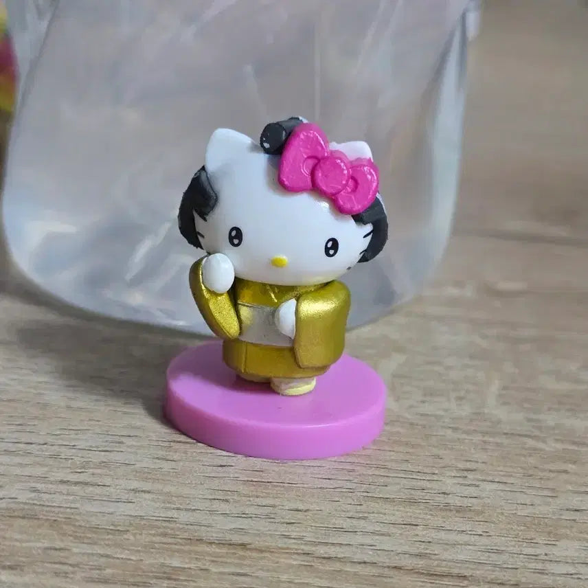 [BUNJANG] Sanrio Hello Kitty Kimono Figure Ornament / 산리오 헬로키티 씹밤티 기모노 피규어 장식품