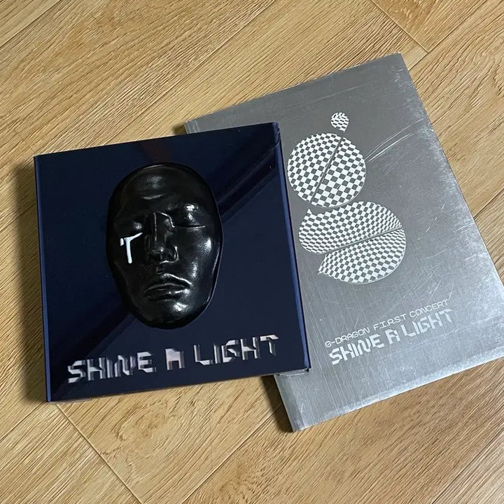 [BUNJANG] G-Dragon Shine A Light Uncensored Edition DVD + Photobook / 지디 샤인어라이트 무삭제판 DVD+포토북