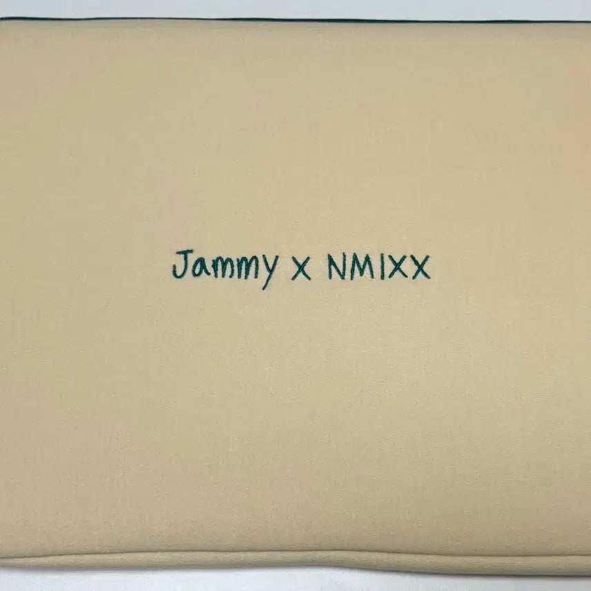 [SOLD OUT] 엔믹스 jammy 노트북 파우치 판매합니다