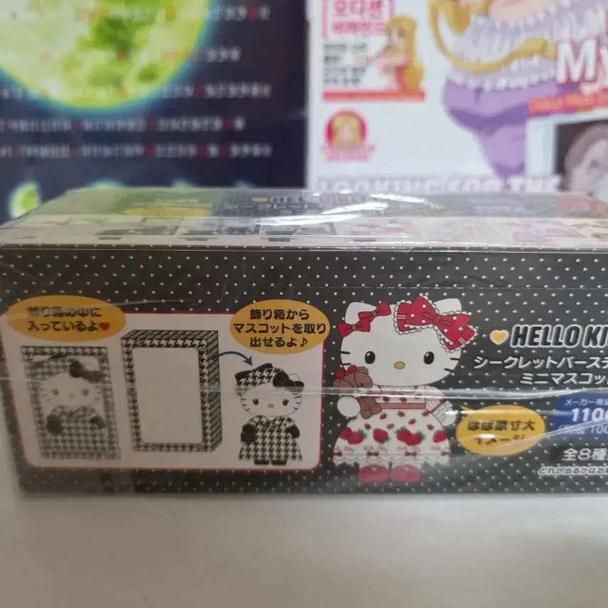 [BUNJANG] Sanrio Hello Kitty Birthday Doll Monotone Figure Full Box / [산리오] 헬로키티 버스데이 돌 모노톤 피규어 풀박스