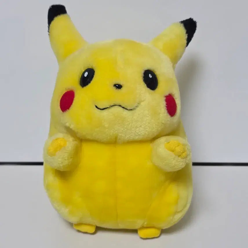 [BUNJANG] Vintage "Dung-Kachu" Pikachu Plush Doll / 고전 피카츄 인형 뚱카츄 포켓몬 빈티지 인형