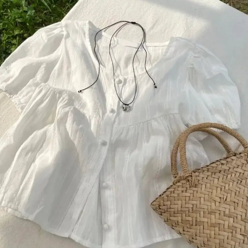 [BUNJANG] Ablly Ordinary Day Short Sleeve Blouse with Bean Buttons / *유사제품* 에이블리 보통의날 콩단추 반팔 블라우스 판매해요