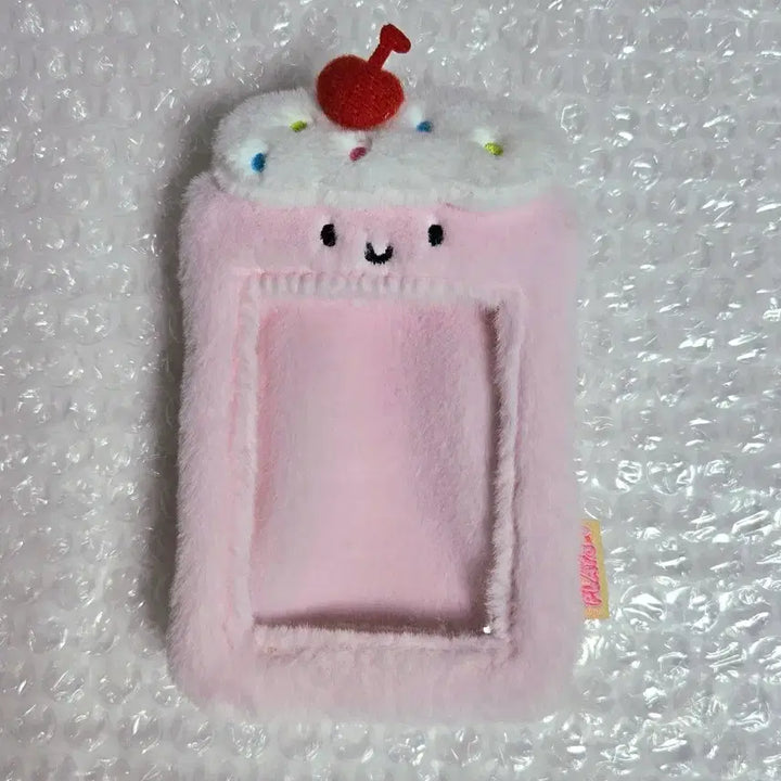 [BUNJANG] Pudding Soda Berry Pudding Faux Fur Photocard Holder Keychain / 푸딩 소다 털 포카홀더 키링 양도 판매