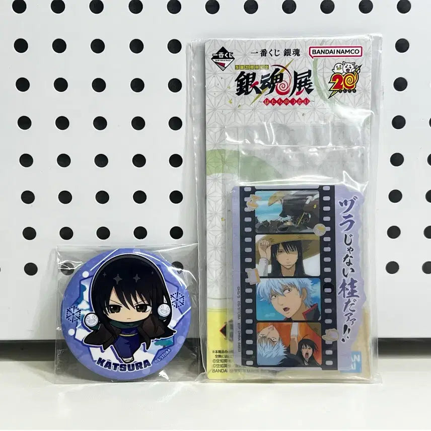 [BUNJANG] Gintama Katsura Sanrio Collaboration Badge &amp; Acrylic Stand Bundle Set / 급처)은혼 카츠라 산리오 콜라보 뱃지 제일복원 아크릴 스탠드 일괄